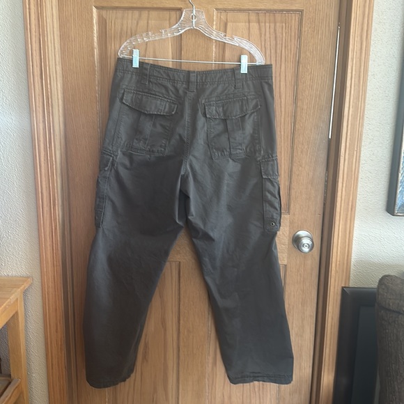 Eddie Bauer Mens 36x 30 cargo pant. - Picture 4 of 10